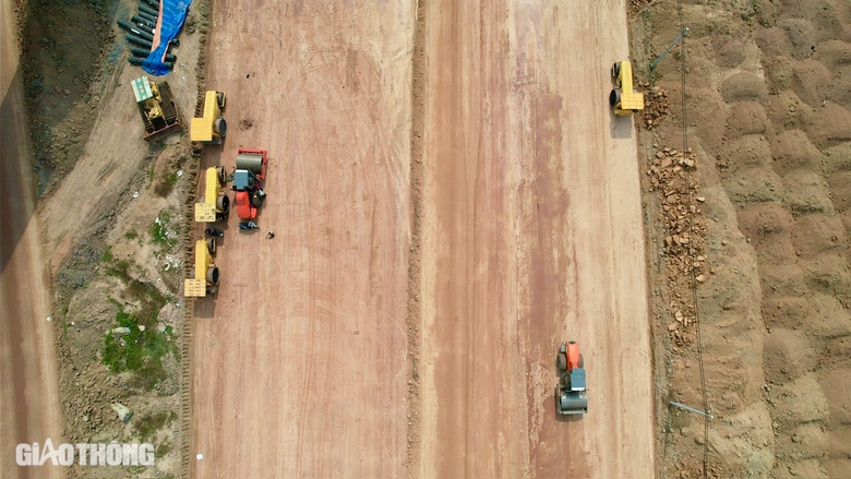 Trong tháng 2 giải quyết xong đất, đá phục vụ cao tốc và sân bay Long Thành- Ảnh 5. Trong tháng 2 giải quyết xong đất, đá phục vụ cao tốc và sân bay Long Thành- Ảnh 5.