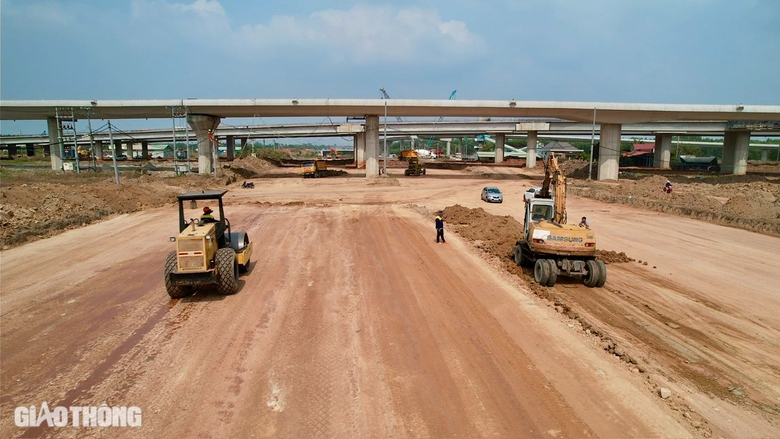 Trong tháng 2 giải quyết xong đất, đá phục vụ cao tốc và sân bay Long Thành- Ảnh 4. Trong tháng 2 giải quyết xong đất, đá phục vụ cao tốc và sân bay Long Thành- Ảnh 4.