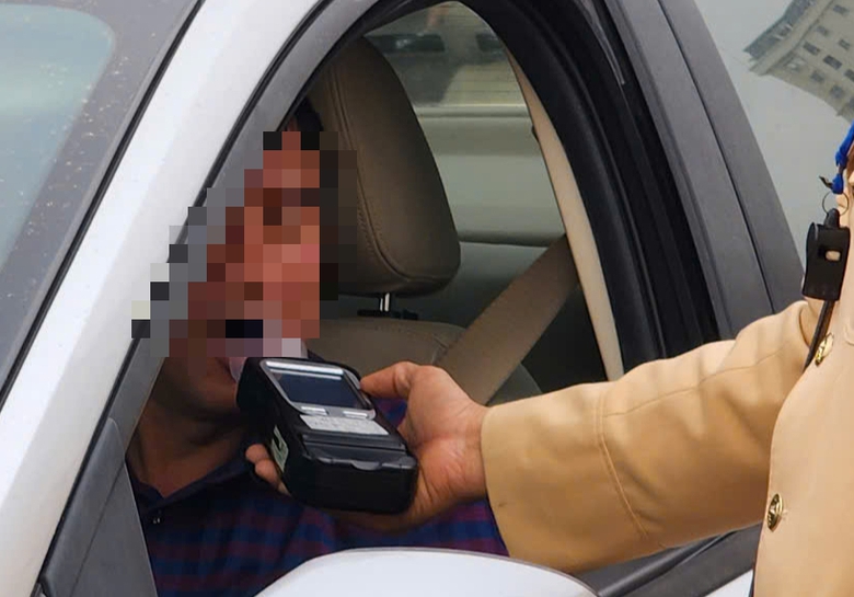 Bắc Ninh: Kiểm tra h&agrave;ng trăm t&agrave;i xế, CSGT kh&ocirc;ng ph&aacute;t hiện "ma men"- Ảnh 8.