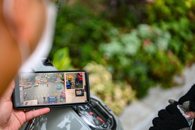 CSGT H&agrave; Nội xử phạt qua "mắt thần", t&agrave;i xế xe m&aacute;y vi phạm t&acirc;m phục khẩu phục- Ảnh 7.