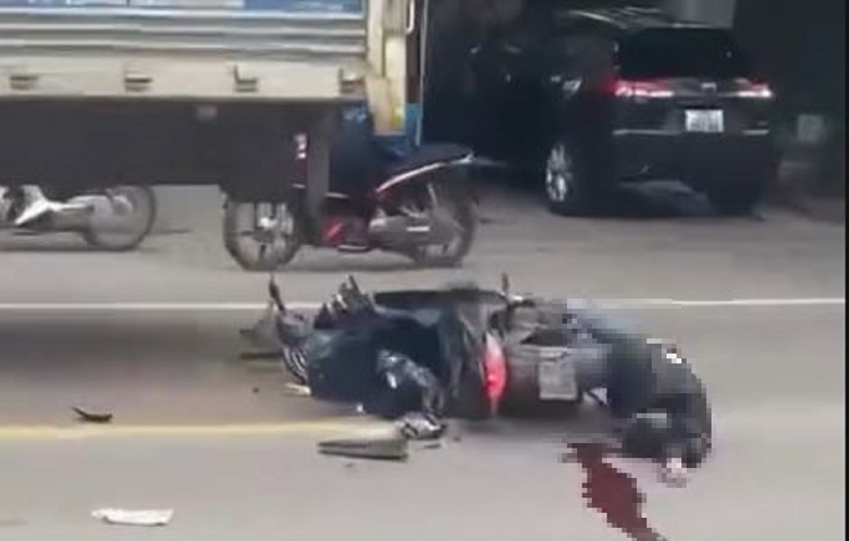 Nghệ An: Xe m&aacute;y va chạm xe tải, 1 người tử vong- Ảnh 1.