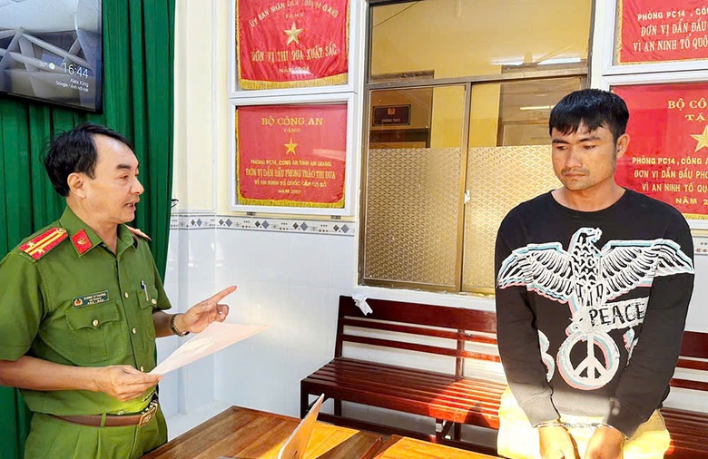 Tạm giữ 9 đối tượng trong vụ đánh người, cướp tài sản tại chùa Kim Tiên ở An Giang- Ảnh 1. Tạm giữ 9 đối tượng trong vụ đánh người, cướp tài sản tại chùa Kim Tiên ở An Giang- Ảnh 1.