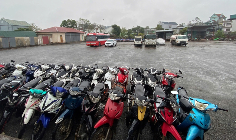 Quảng Ninh: L&atilde;ng ph&iacute; bến xe kh&aacute;ch bỏ kh&ocirc;ng- Ảnh 2.