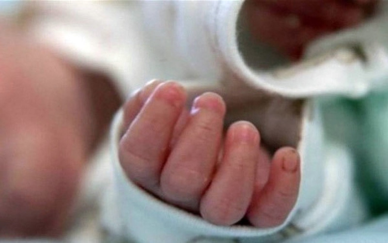 H&agrave; Nội: Điều tra vụ b&eacute; g&aacute;i 5 th&aacute;ng tuổi nghi tử vong ở nơi tr&ocirc;ng trẻ thu&ecirc;- Ảnh 1.