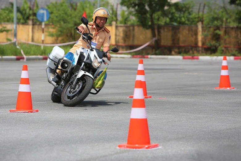 Cục CSGT: Người d&acirc;n nộp hồ sơ đổi bằng l&aacute;i xe tại x&atilde;, phường, s&aacute;t hạch tại bất cứ đ&acirc;u- Ảnh 1.