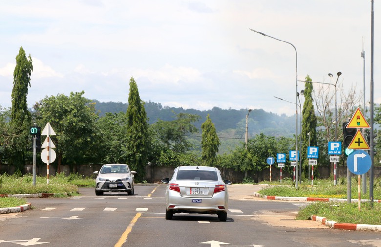 Nhiều tỉnh tạm dừng tổ chức s&aacute;t hạch l&aacute;i xe- Ảnh 3.