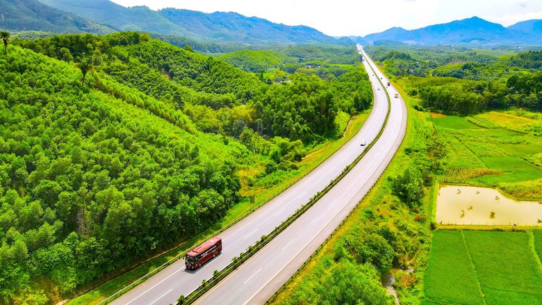 Đầu tư sớm 7 tuyến cao tốc- Ảnh 1. Đầu tư sớm 7 tuyến cao tốc- Ảnh 1.