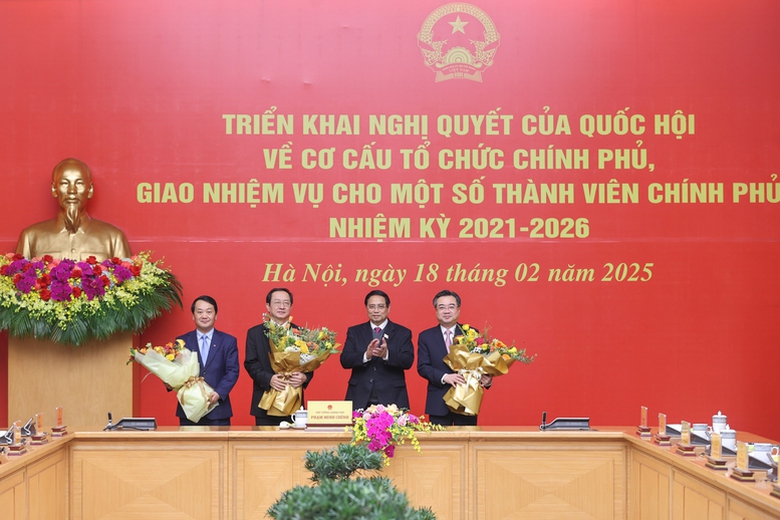 Thủ tướng giao nhiệm vụ c&aacute;c th&agrave;nh vi&ecirc;n Ch&iacute;nh phủ mới được bổ nhiệm- Ảnh 5.