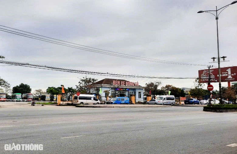 Quảng Trị: Khẩn trương sửa chữa c&aacute;c cụm đ&egrave;n t&iacute;n hiệu giao th&ocirc;ng hư hỏng- Ảnh 2.