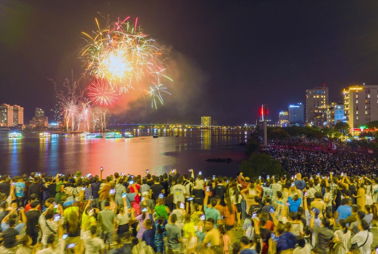 Nh&igrave;n ra thế giới: "&Aacute;t chủ b&agrave;i" n&agrave;o h&uacute;t kh&aacute;ch chơi đ&ecirc;m, ở l&acirc;u, ti&ecirc;u nhiều?- Ảnh 4.