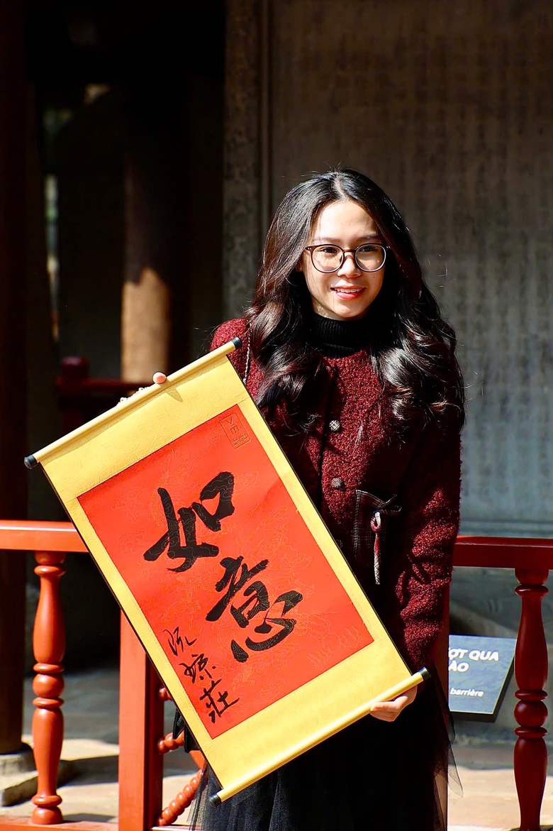 Người dân tấp nập du xuân, xin chữ cầu may tại Văn Miếu- Ảnh 8. Người dân tấp nập du xuân, xin chữ cầu may tại Văn Miếu- Ảnh 8.