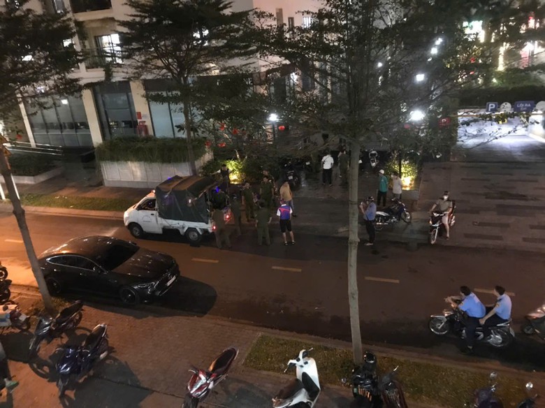 Điều tra nguy&ecirc;n nh&acirc;n nam thanh ni&ecirc;n rơi lầu trong t&igrave;nh trạng l&otilde;a thể- Ảnh 1.