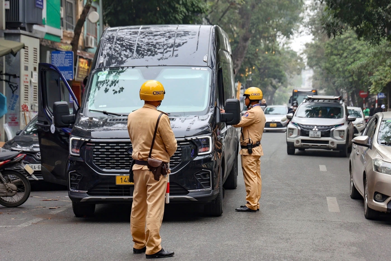 Hai tháng áp dụng Nghị định 168: Ý thức nâng lên, vi phạm và tai nạn đều giảm- Ảnh 1. Hai tháng áp dụng Nghị định 168: Ý thức nâng lên, vi phạm và tai nạn đều giảm- Ảnh 1.