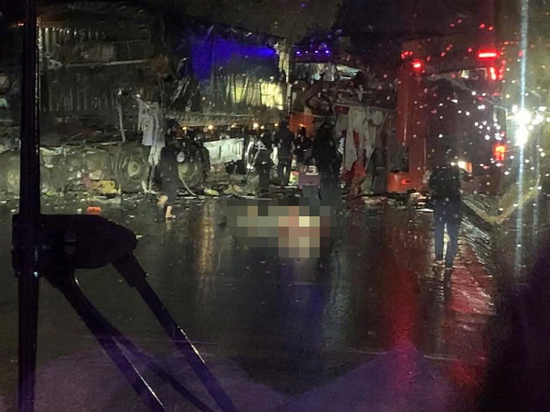 Sơn La: 6 người chết sau vụ xe kh&aacute;ch va chạm xe đầu k&eacute;o tr&ecirc;n quốc lộ 6- Ảnh 1.