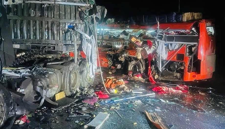 Vụ tai nạn 6 người tử vong ở Sơn La: Ưu ti&ecirc;n cấp cứu người bị thương- Ảnh 1.