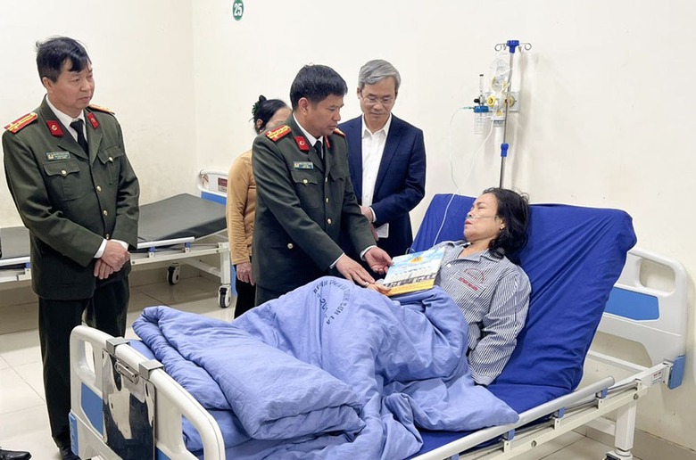 Gi&aacute;m đốc C&ocirc;ng an Sơn La chỉ đạo khẩn trương l&agrave;m r&otilde; nguy&ecirc;n nh&acirc;n vụ TNGT khiến 6 người chết- Ảnh 2.