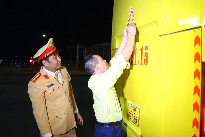 Tai nạn 6 người chết ở Sơn La: Đường mưa trơn trượt, Cục CSGT khuyến c&aacute;o g&igrave;?- Ảnh 2.