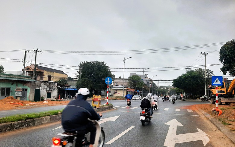 Quảng Trị: Lắp đặt đ&egrave;n t&iacute;n hiệu, xử l&yacute; 3 điểm đen TNGT tr&ecirc;n đường L&ecirc; Th&aacute;nh T&ocirc;ng