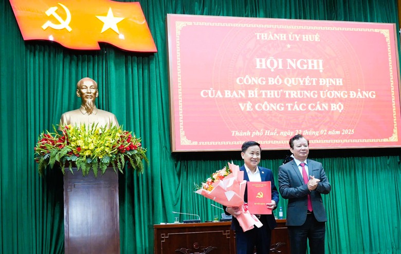 Th&agrave;nh ủy Huế c&ocirc;ng bố nhiều quyết định quan trọng về c&ocirc;ng t&aacute;c c&aacute;n bộ- Ảnh 1.