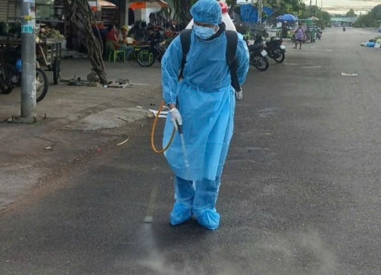 Chó dại thả rông chạy vào chợ cắn 3 người ở Bình Thuận- Ảnh 1. Chó dại thả rông chạy vào chợ cắn 3 người ở Bình Thuận- Ảnh 1.