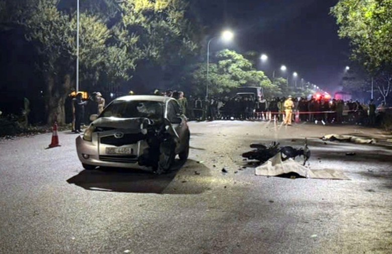 Hiện trường vụ tai nạn khiến 3 người tử vong trong đ&ecirc;m.