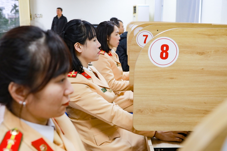 Không còn công an cấp huyện từ 1/3, các vụ án đang thụ lý giải quyết thế nào?- Ảnh 2. Không còn công an cấp huyện từ 1/3, các vụ án đang thụ lý giải quyết thế nào?- Ảnh 2.