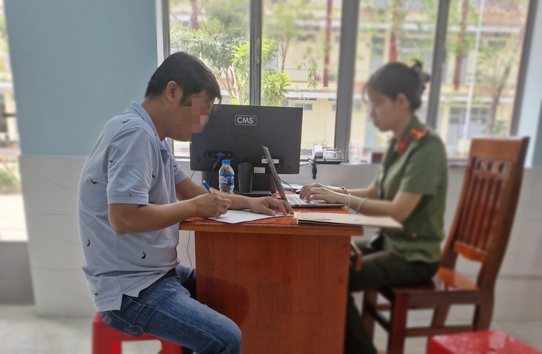 Tiền Giang: Công an làm việc với người đàn ông đăng thông tin sáp nhập sai sự thật- Ảnh 1. Tiền Giang: Công an làm việc với người đàn ông đăng thông tin sáp nhập sai sự thật- Ảnh 1.