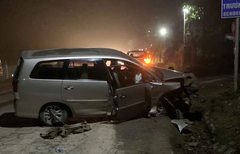 Hiện trường xảy ra vụ tai nạn l&agrave;m 1 người tử vong, 4 người bị thương.