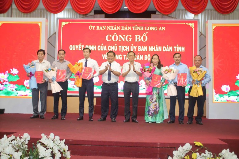 Long An: Th&agrave;nh lập 5 sở mới sau s&aacute;p nhập, 172 người nghỉ hưu trước tuổi- Ảnh 1.