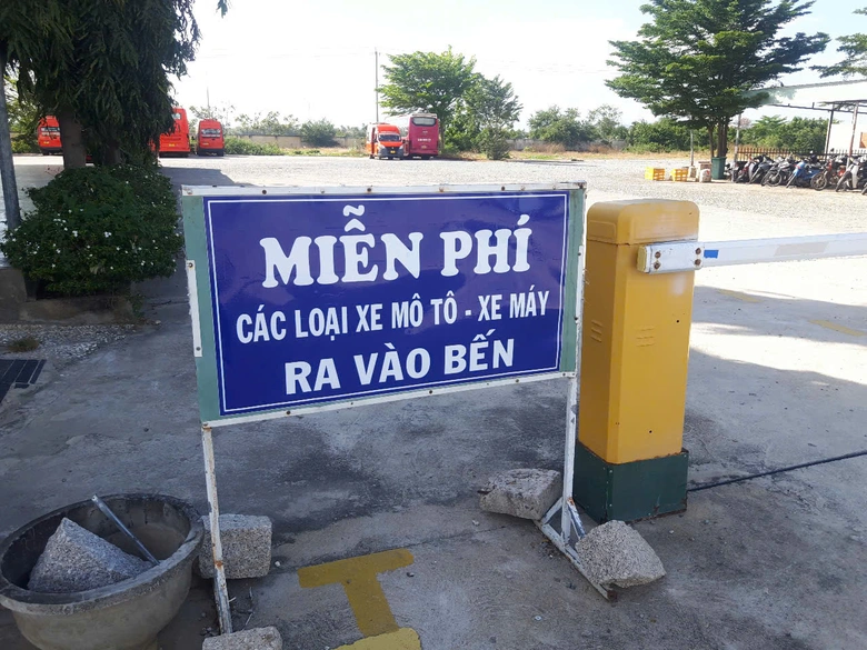 Cho nghỉ việc nhân viên bảo vệ bến xe khách Ninh Thuận thu phí trông xe sai quy định - Ảnh 1. Cho nghỉ việc nhân viên bảo vệ bến xe khách Ninh Thuận thu phí trông xe sai quy định - Ảnh 1.