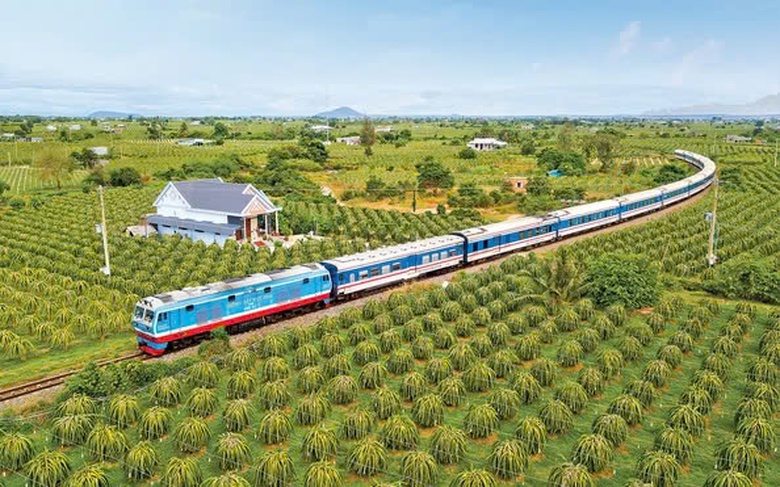 Tr&igrave;nh Quốc hội xem x&eacute;t chủ trương đầu tư tuyến đường sắt hơn 8 tỷ USD trước 10/2