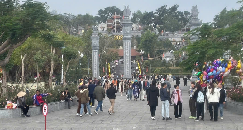 Quảng Ninh: 9 ngày nghỉ Tết chỉ xảy ra 4 vụ TNGT, giảm mạnh so với cùng kỳ- Ảnh 3. Quảng Ninh: 9 ngày nghỉ Tết chỉ xảy ra 4 vụ TNGT, giảm mạnh so với cùng kỳ- Ảnh 3.