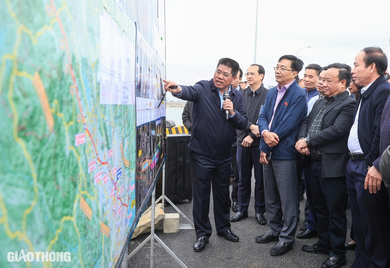 Đo&agrave;n c&ocirc;ng t&aacute;c của Quốc hội khảo s&aacute;t dự &aacute;n đường sắt L&agrave;o Cai - H&agrave; Nội - Hải Ph&ograve;ng- Ảnh 1.