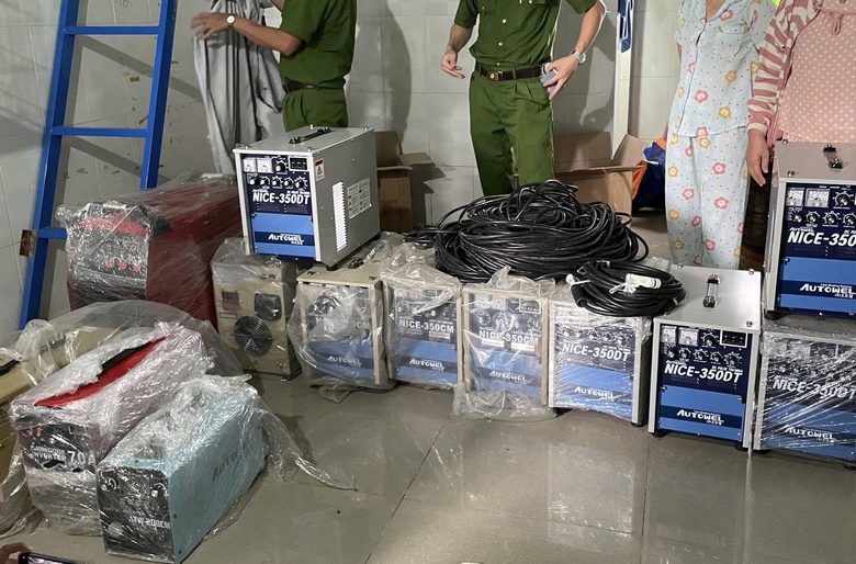 Bắt nh&oacute;m đối tượng trong vụ trộm t&agrave;i sản gần nửa tỷ đồng- Ảnh 3.