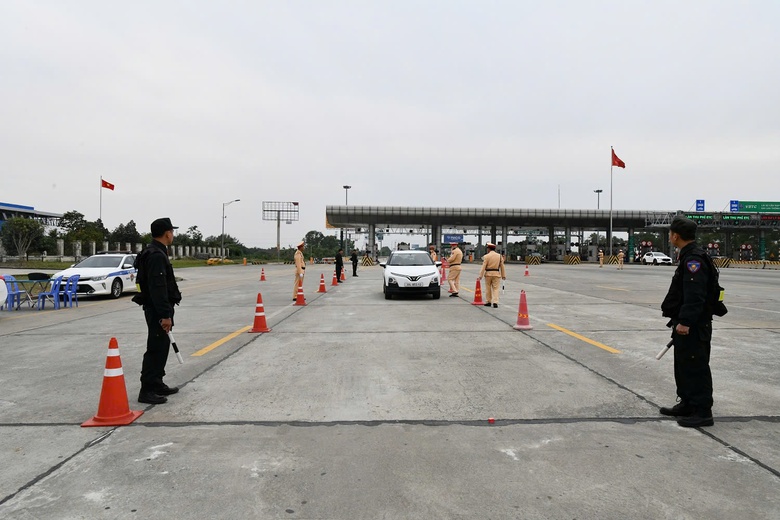 Xử lý 6 nhóm hành vi là nguyên nhân gây TNGT xuyên suốt năm 2025- Ảnh 2. Xử lý 6 nhóm hành vi là nguyên nhân gây TNGT xuyên suốt năm 2025- Ảnh 2.