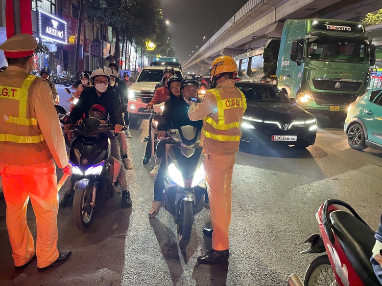 Xử lý 6 nhóm hành vi là nguyên nhân gây TNGT xuyên suốt năm 2025- Ảnh 1. Xử lý 6 nhóm hành vi là nguyên nhân gây TNGT xuyên suốt năm 2025- Ảnh 1.