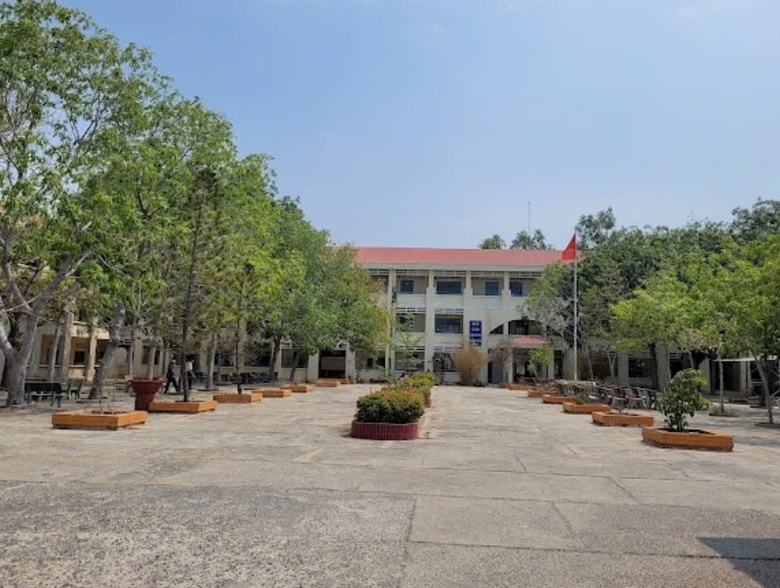 Làm rõ nghi vấn thầy giáo bị tố làm nữ sinh mang thai- Ảnh 1. Làm rõ nghi vấn thầy giáo bị tố làm nữ sinh mang thai- Ảnh 1.