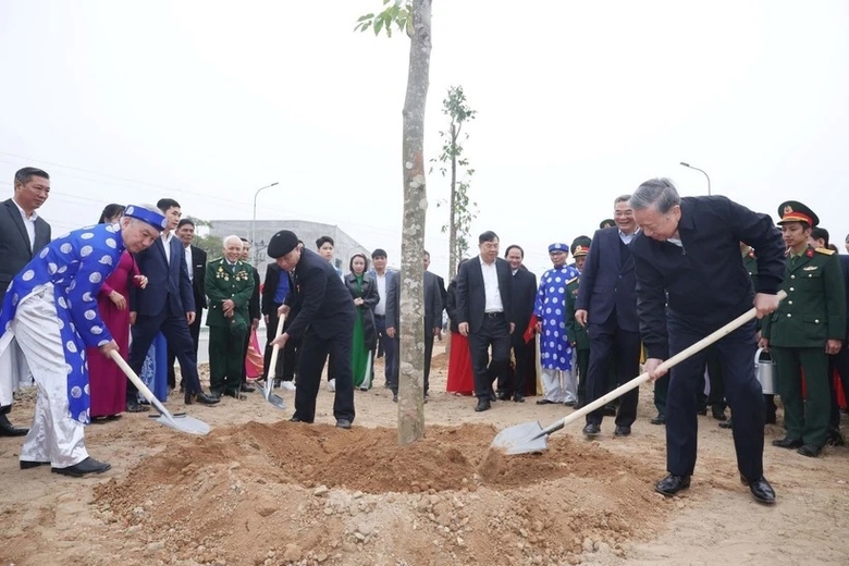 Tổng B&iacute; thư T&ocirc; L&acirc;m dự Lễ ph&aacute;t động Tết trồng c&acirc;y tại Hưng Y&ecirc;n- Ảnh 1.