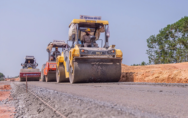 C&ocirc;ng trường cao tốc &ldquo;3 ca, 4 k&iacute;p&rdquo; ngay sau Tết- Ảnh 2.