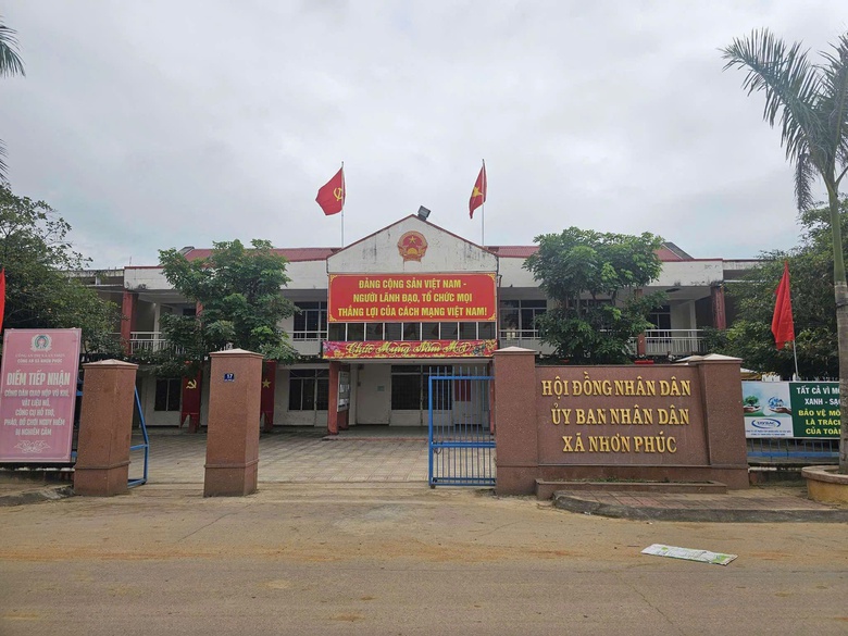 Một chủ tịch x&atilde; ở B&igrave;nh Định bị khởi tố v&igrave; để "c&aacute;t tặc" lộng h&agrave;nh- Ảnh 1.