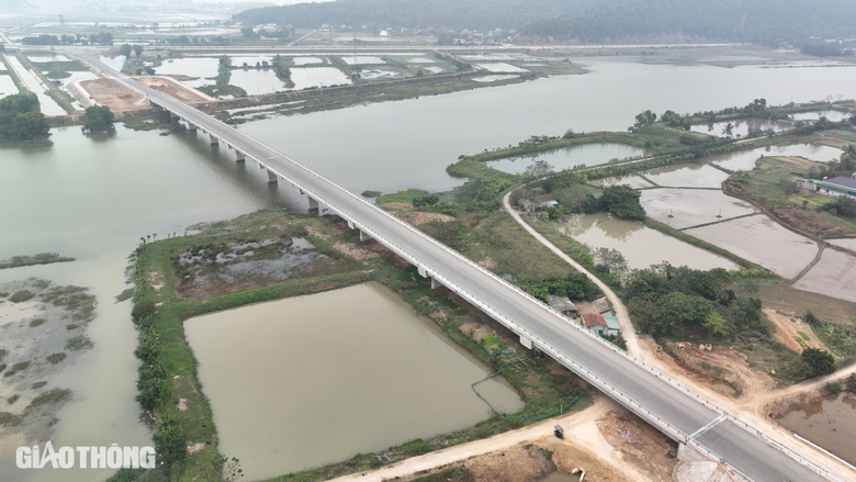 Nhà thầu đường ven biển 4.600 tỷ ở Nghệ An quyết tâm rút ngắn tiến độ 5 tháng- Ảnh 7. Nhà thầu đường ven biển 4.600 tỷ ở Nghệ An quyết tâm rút ngắn tiến độ 5 tháng- Ảnh 7.