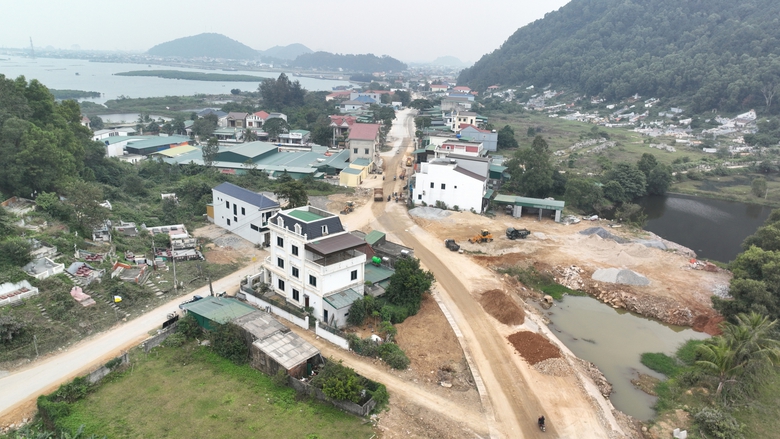 Nhà thầu đường ven biển 4.600 tỷ ở Nghệ An quyết tâm rút ngắn tiến độ 5 tháng- Ảnh 1. Nhà thầu đường ven biển 4.600 tỷ ở Nghệ An quyết tâm rút ngắn tiến độ 5 tháng- Ảnh 1.