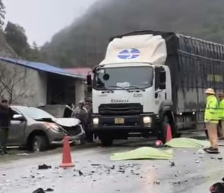 Vụ tai nạn khiến 2 vợ chồng tử vong ở Sơn La do xe b&aacute;n tải mất l&aacute;i- Ảnh 1.