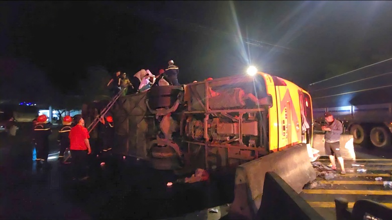 Vụ lật xe kh&aacute;ch, 3 người tử vong ở Ph&uacute; Y&ecirc;n: Th&ocirc;ng tin bất ngờ về t&agrave;i xế- Ảnh 1.