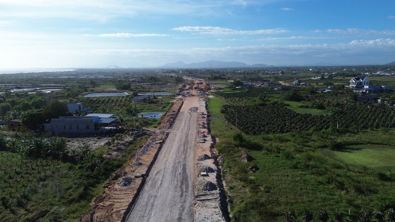 Đẩy nhanh thi công đường ven biển Hòn Lan - Tân Hải ở Bình Thuận- Ảnh 3. Đẩy nhanh thi công đường ven biển Hòn Lan - Tân Hải ở Bình Thuận- Ảnh 3.