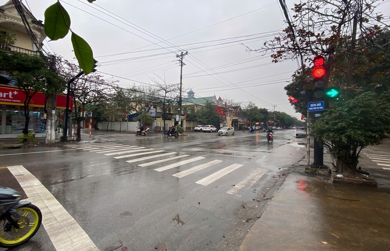 Nghệ An: Nhiều cột đ&egrave;n giao th&ocirc;ng "nhảy m&uacute;a", người tham gia giao th&ocirc;ng lo bị phạt oan- Ảnh 2.