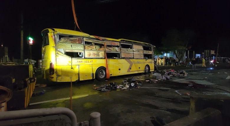 Lật xe khách ở Phú Yên: Xe chở trên 30 người- Ảnh 1. Lật xe khách ở Phú Yên: Xe chở trên 30 người- Ảnh 1.