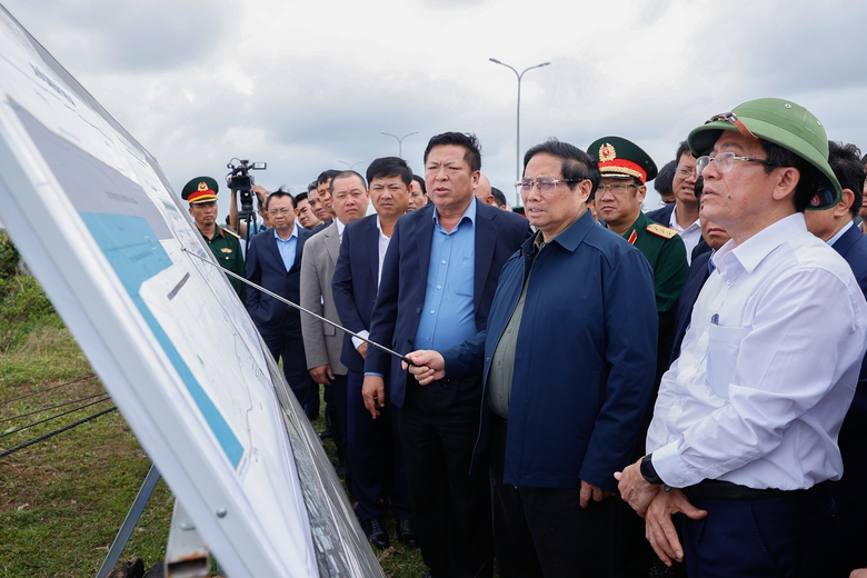 Thủ tướng đề nghị THACO nghi&ecirc;n cứu sản xuất toa t&agrave;u đường sắt tốc độ cao- Ảnh 3.