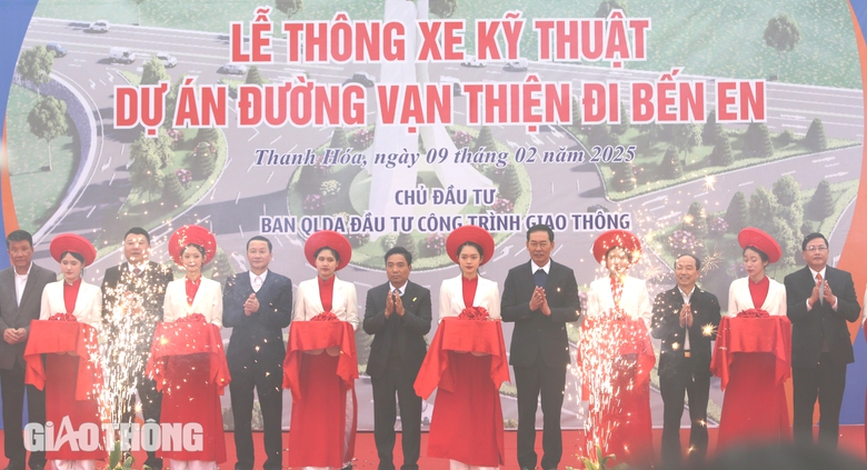 Thông xe kỹ thuật hai tuyến đường nghìn tỷ ở Thanh Hóa- Ảnh 1. Thông xe kỹ thuật hai tuyến đường nghìn tỷ ở Thanh Hóa- Ảnh 1.