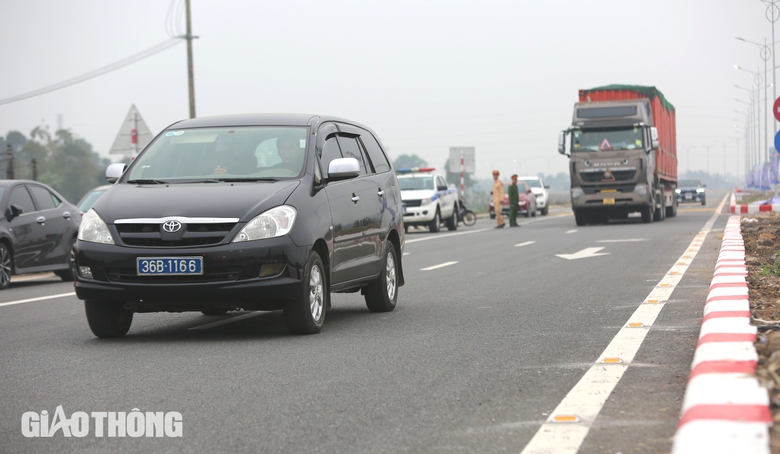 Thông xe kỹ thuật hai tuyến đường nghìn tỷ ở Thanh Hóa- Ảnh 5. Thông xe kỹ thuật hai tuyến đường nghìn tỷ ở Thanh Hóa- Ảnh 5.